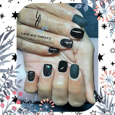 pose faux ongles noire